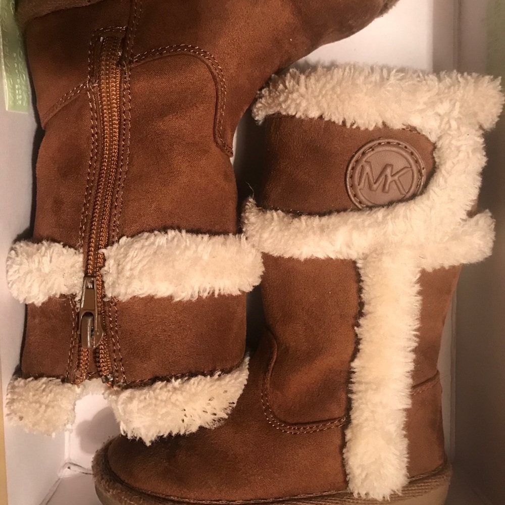 MICHAEL KORS TODDLER BOOTS🥰